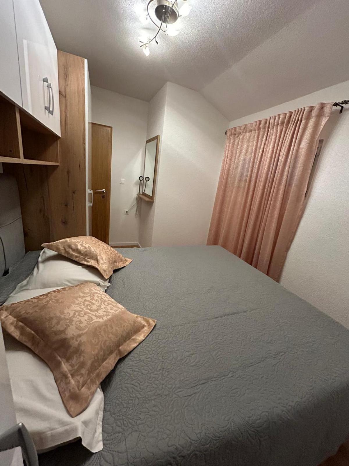Apartment Lovre Topic Baška Voda Exteriör bild
