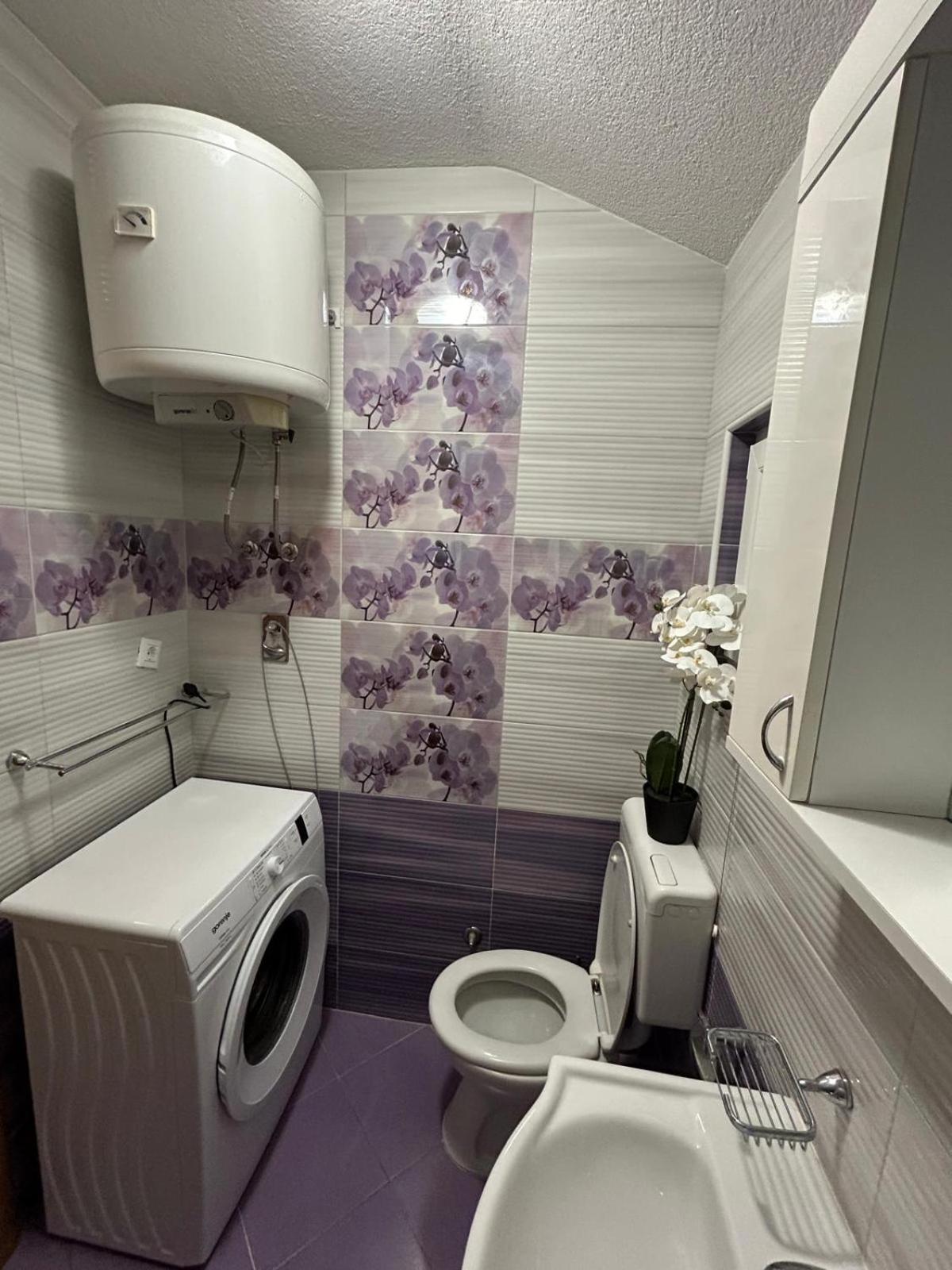 Apartment Lovre Topic Baška Voda Exteriör bild