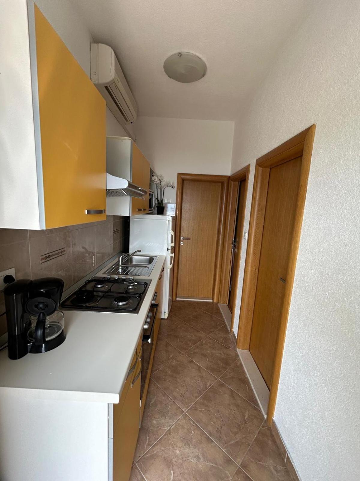 Apartment Lovre Topic Baška Voda Exteriör bild
