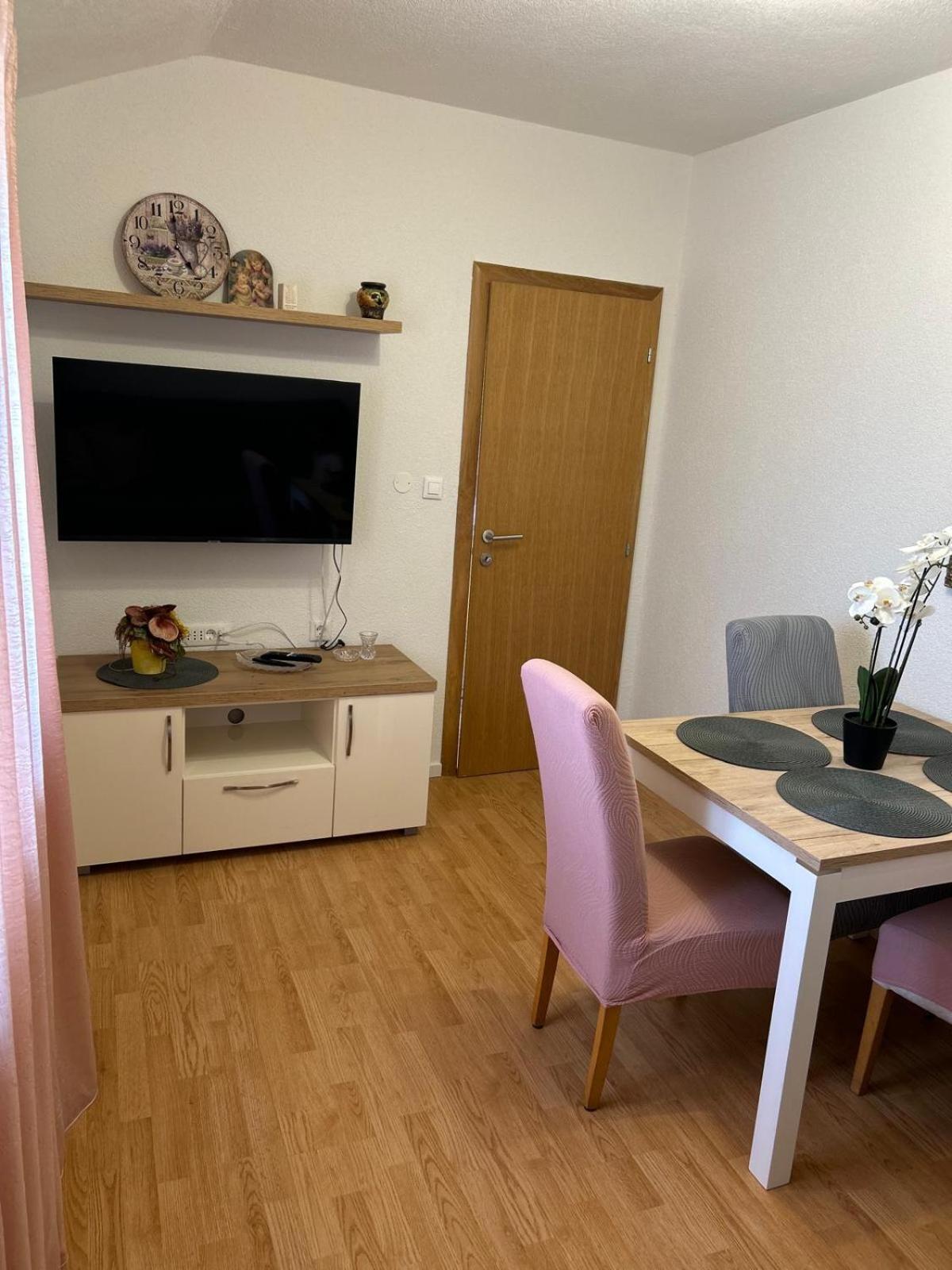 Apartment Lovre Topic Baška Voda Exteriör bild