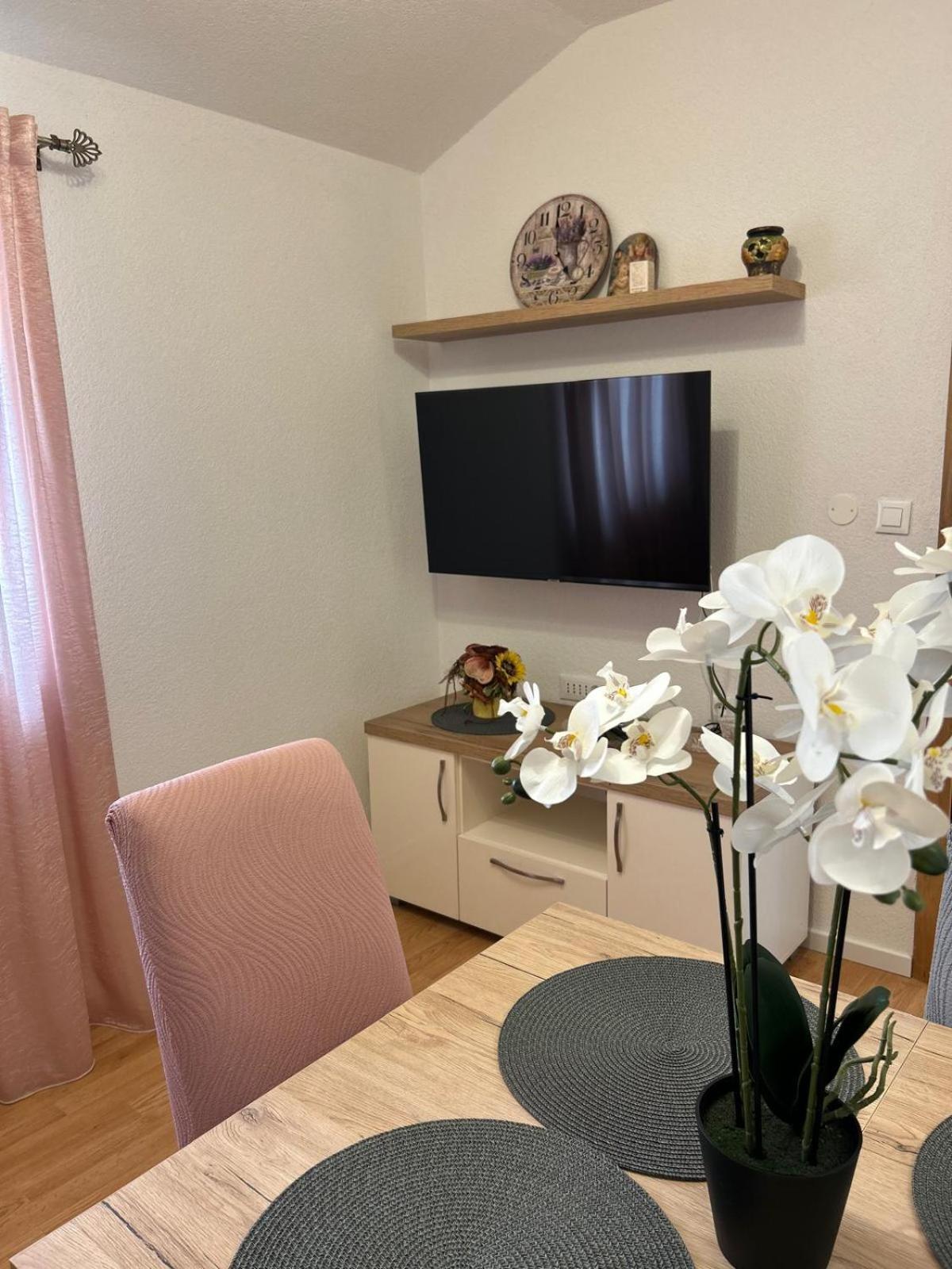 Apartment Lovre Topic Baška Voda Exteriör bild