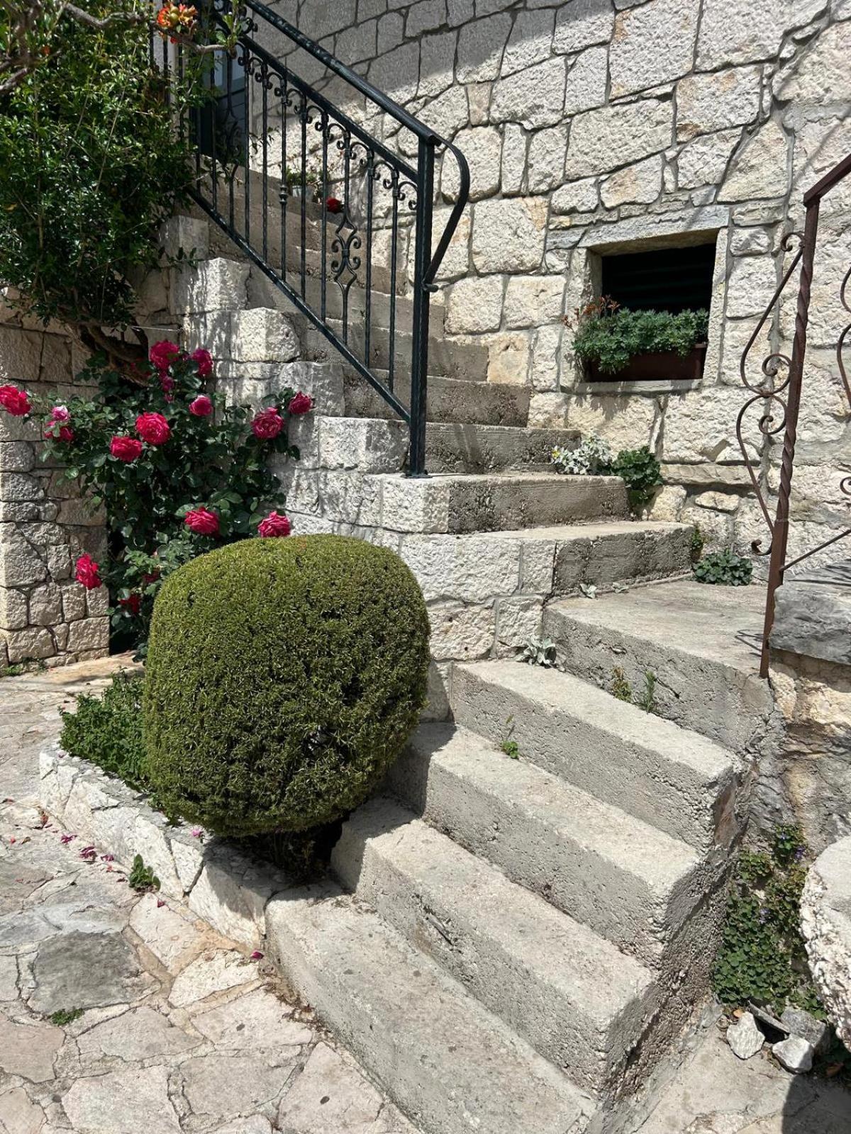 Apartment Lovre Topic Baška Voda Exteriör bild